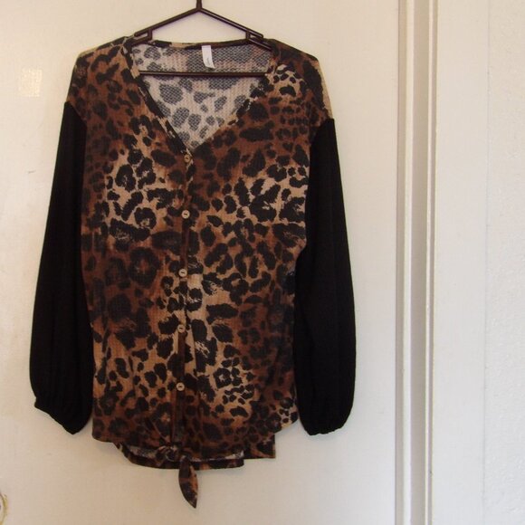 Honeyme Oversized Animal Print Tie Front Top Sz M - Picture 1 of 6